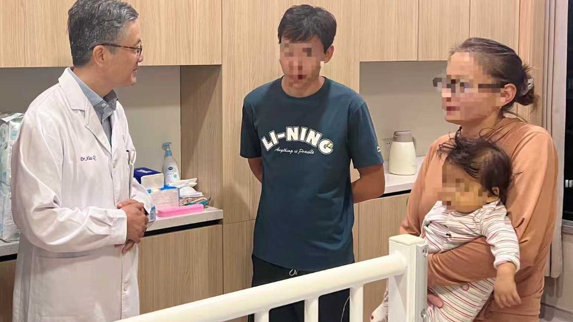 Doctores chinos realizan trasplante de hígado a un bebé mongol en Shanghai