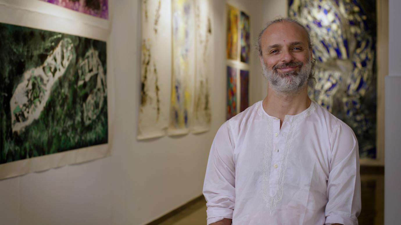 Antonio José Mezcua López: pintor español que fusiona la estética clásica china con colores vibrantes