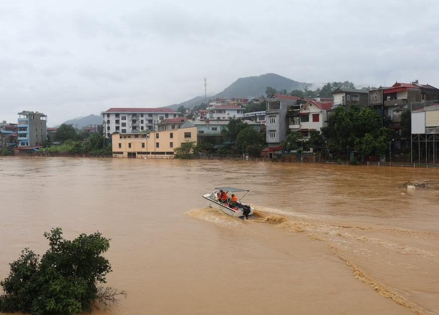 Ascienden a 37 los muertos por inundaciones en centro de Vietnam