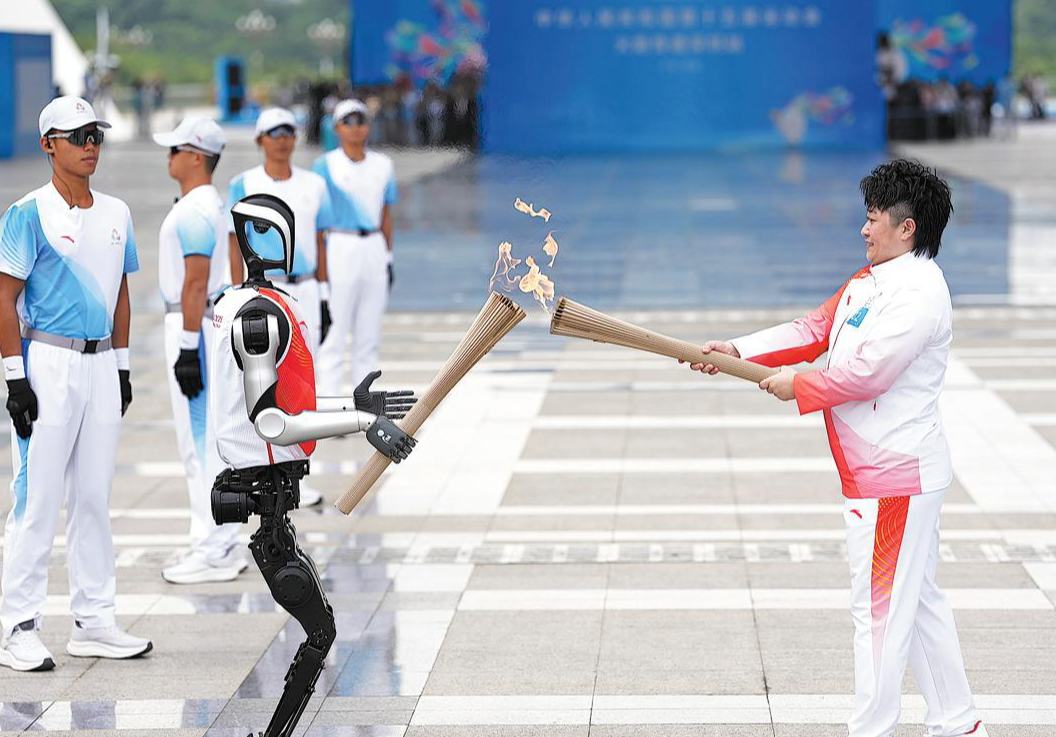 El histórico relevo de la antorcha enciende el entusiasmo por los Juegos Nacionales