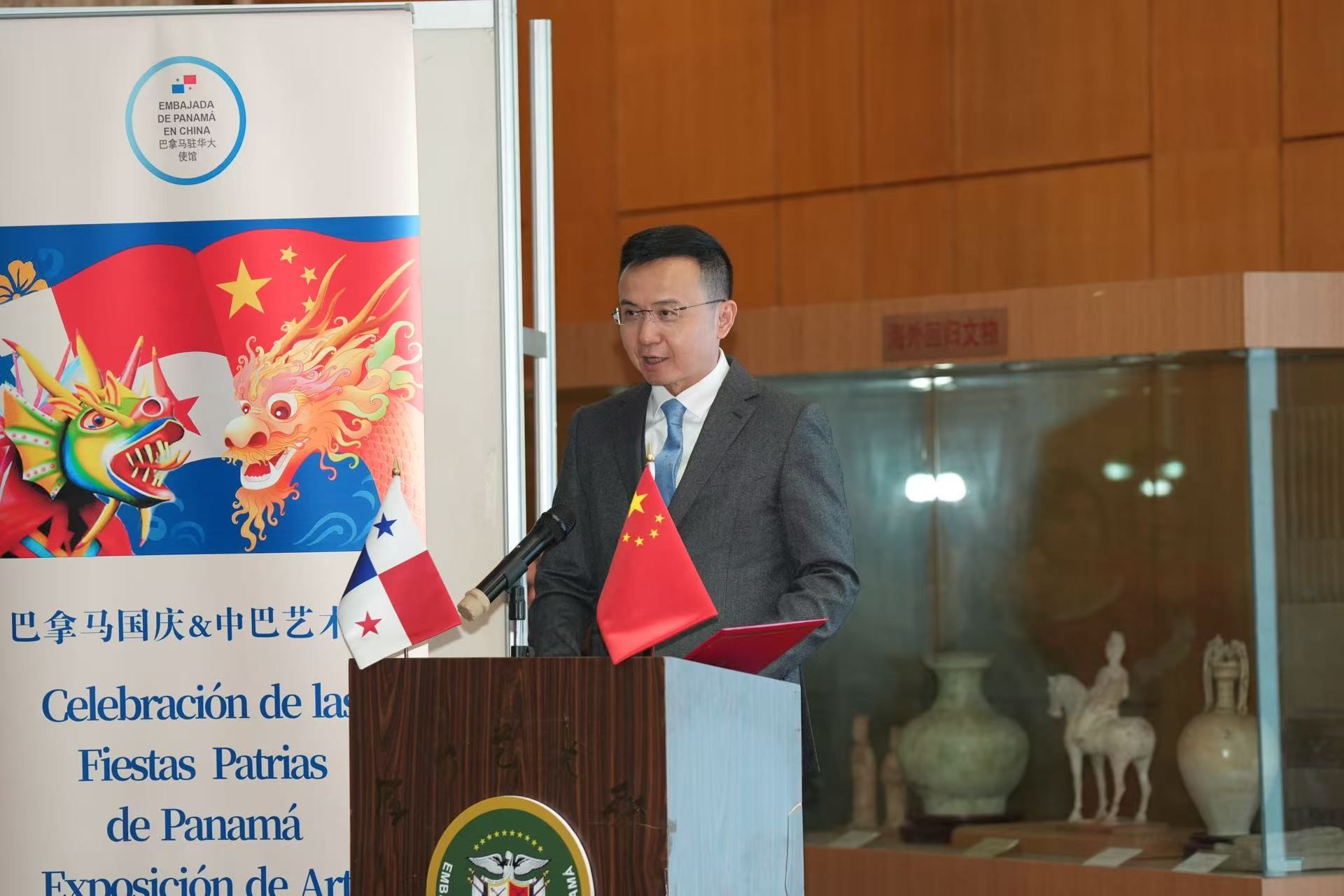 Se celebran con éxito las Fiestas Patrias de Panamá y la Exposición de Arte China-Panamá