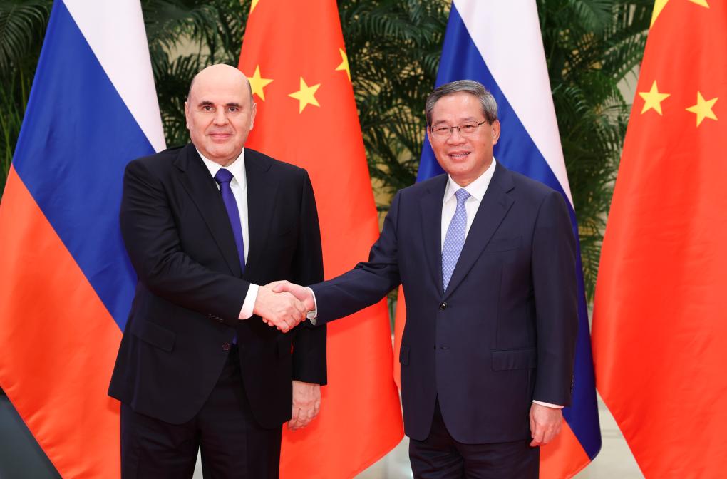 El primer ministro chino, Li Qiang, copreside la 30ª reunión regular de los jefes de Gobierno chino y ruso con el primer ministro de Rusia, Mikhail Mishustin, en Hangzhou, en la provincia de Zhejiang, en el este de China, el 3 de noviembre de 2025. (Xinhua/Huang Jingwen)