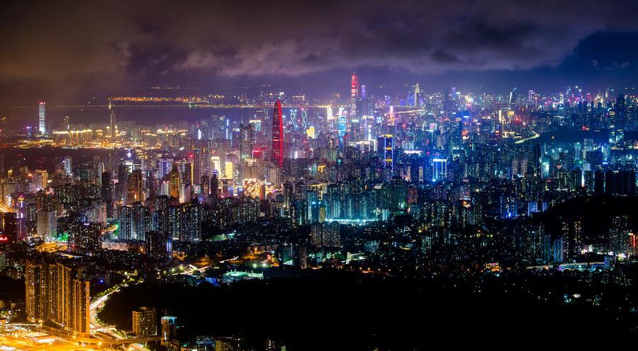 Imagen de archivo del 16 de septiembre de 2020 de una vista nocturna de Shenzhen, provincia de Guangdong, en el sur de China. (Xinhua/Mao Siqian) 