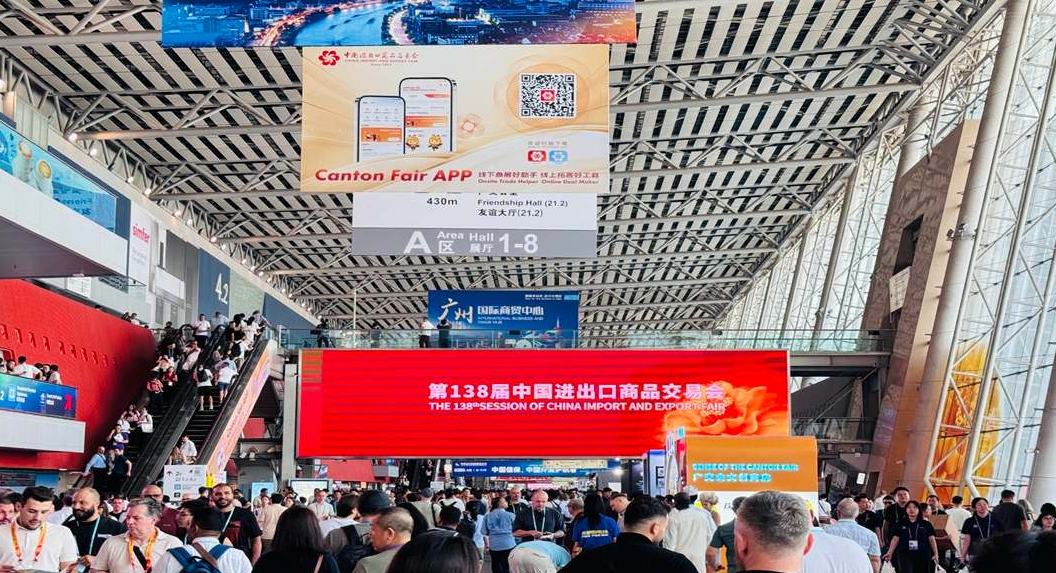 La 138ª Feria de Cantón concluye con un récord de 310.000 compradores internacionales y un volumen de negocio previsto de 25.650 millones de dólares
