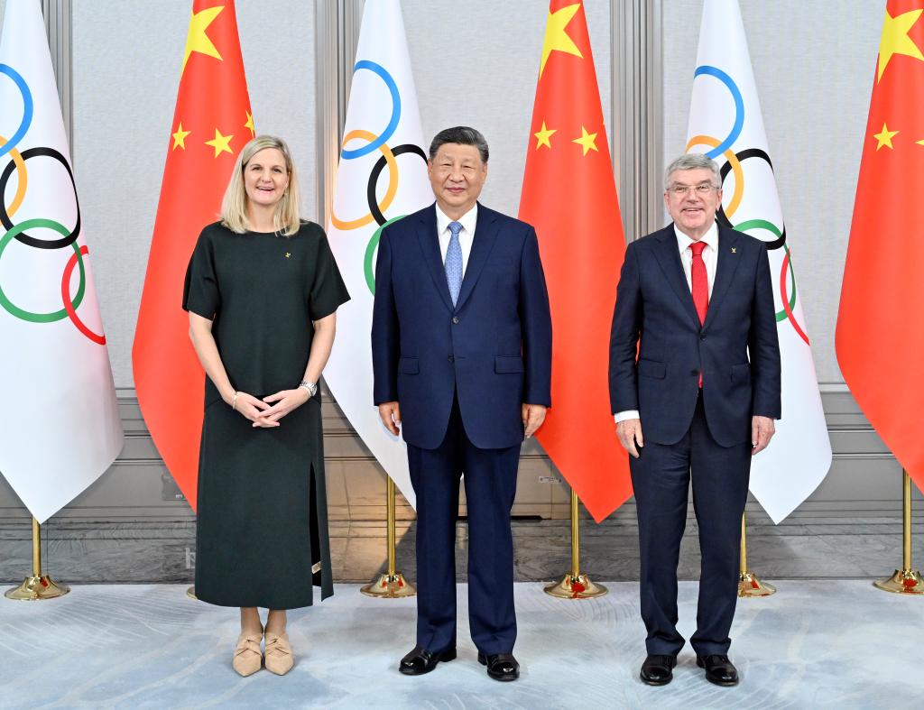 Xi se reúne con presidenta de COI Coventry y presidente honorario vitalicio Bach