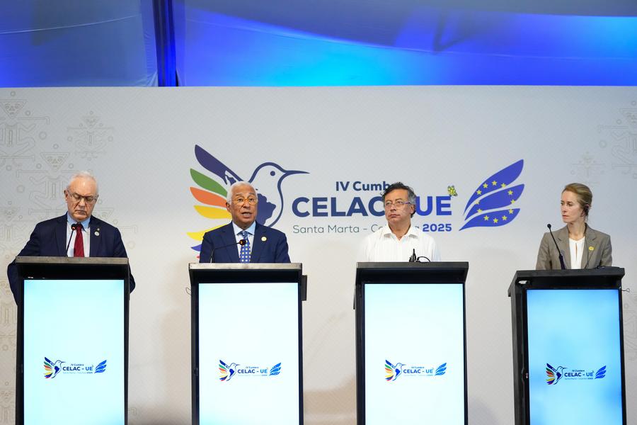 Cumbre CELAC-UE llama unión de dos bloques