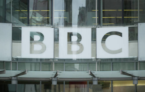 Dimiten dos altos cargos de BBC por edición de documental sobre Trump