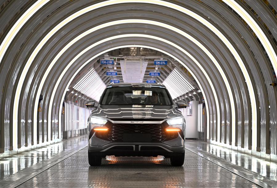 Sector de vehículos de nueva energía en China reporta fuerte crecimiento entre enero y octubre de 2025