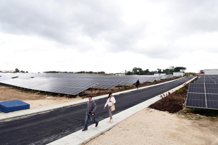 Inauguran en Cuba nuevo parque fotovoltaico con asistencia de China