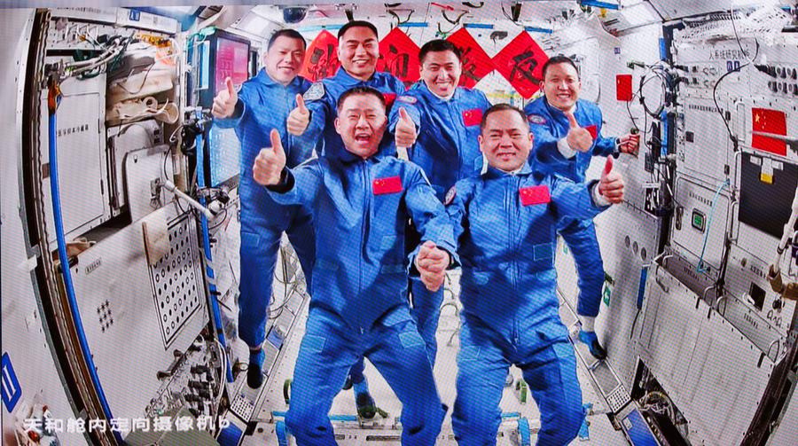 Nave espacial Shenzhou-21 de China se desacopla de combinación de estación espacial