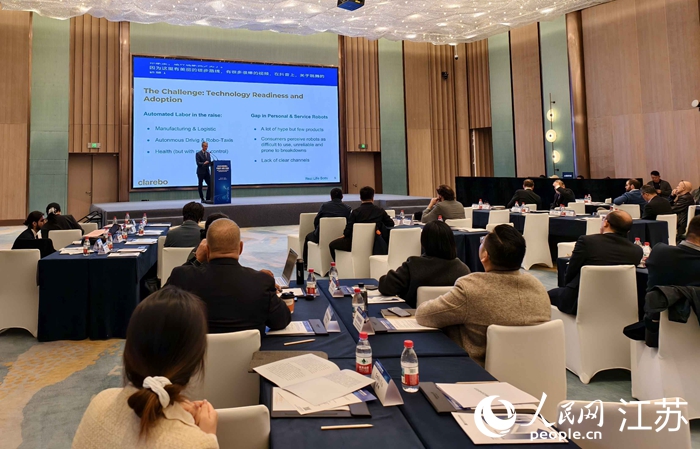 En los primeros diez meses de este año, la industria núcleo de robots en Nanjing alcanzó un valor de 33.000 millones de yuanes