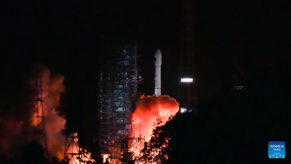 China lanza nuevo satélite de pruebas de tecnología de comunicaciones