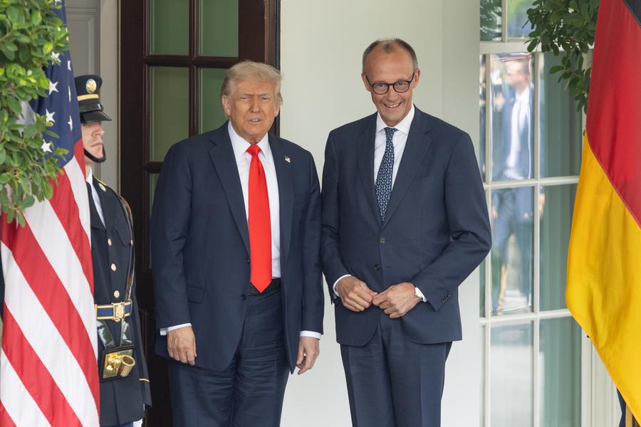 Canciller alemán dice que el fin de la crisis en Ucrania necesita consentimiento de Kiev y Europa