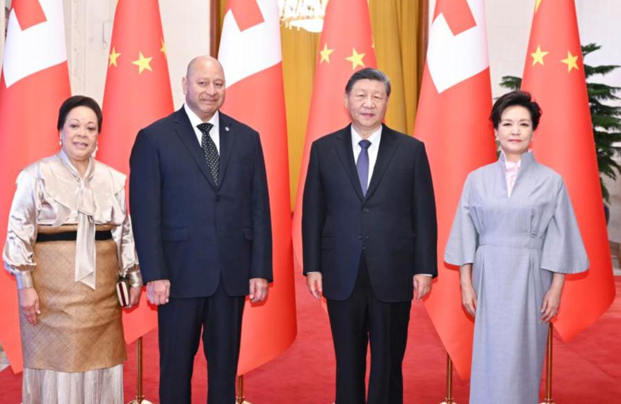 Xi se reúne con rey de Tonga