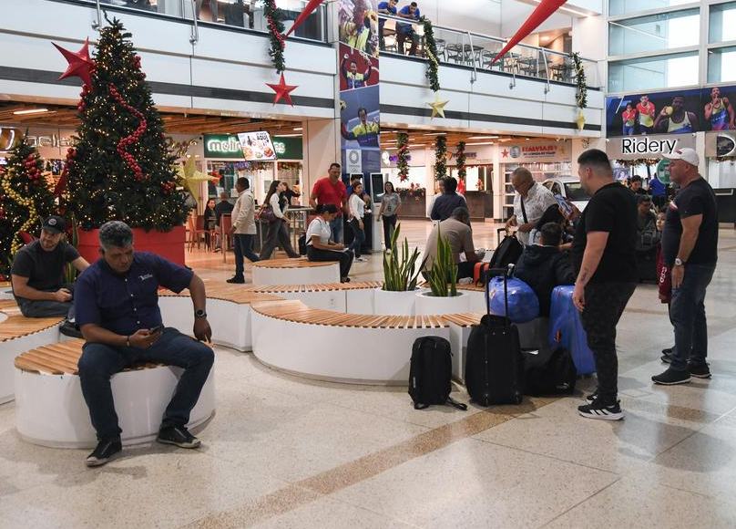 Principal aeropuerto de Venezuela sigue activo a pesar de cancelaciones