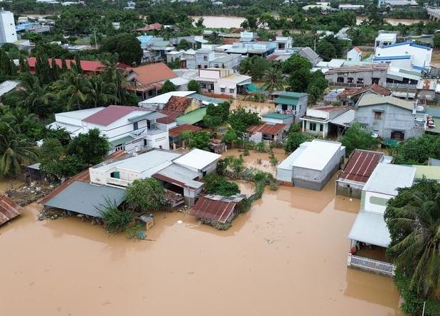 Asciende a 98 número de muertos por inundaciones en centro de Vietnam