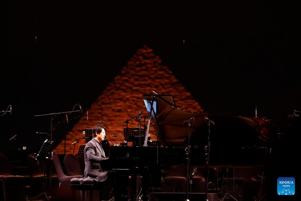 Pianista chino Lang Lang realiza presentación durante el festival El Eco de las Pirámides en Egipto