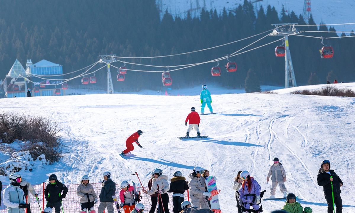 Las vacaciones de invierno en las escuelas chinas impulsan el turismo y la economía