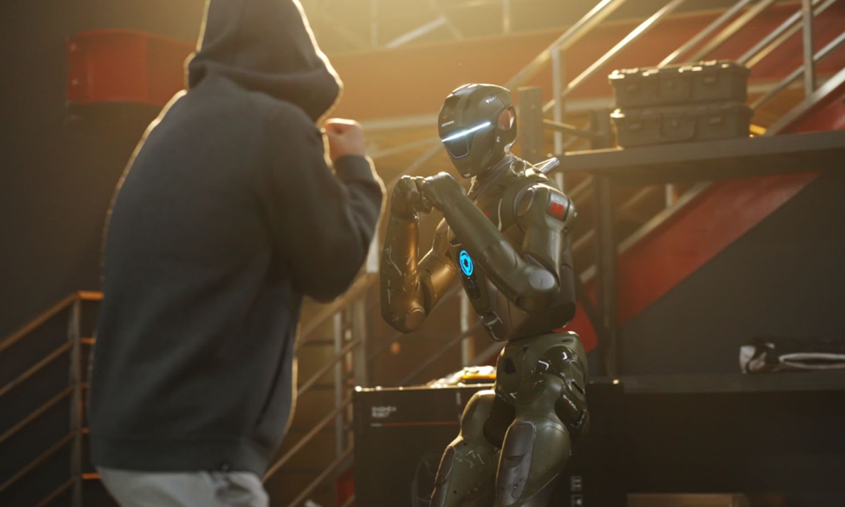 Una startup china presenta un robot humanoide capaz de realizar movimientos de combate realistas