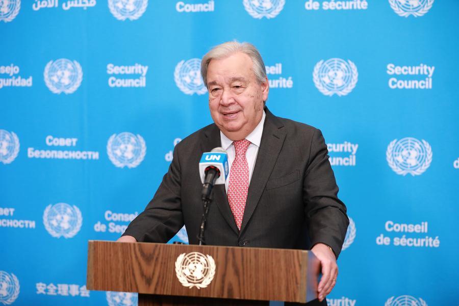 El secretario general de la ONU, António Guterres, habla con la prensa afuera de la Sala del Consejo de Seguridad, en la sede de la ONU, en Nueva York, el 9 de octubre de 2025. (Xinhua/Xie E) 