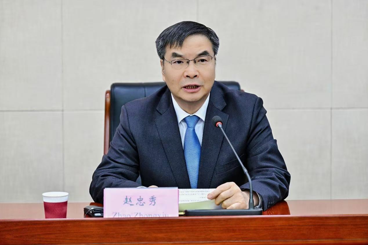 Zhao Zhongxiu, rector de la Universidad del Comercio y Economía Internacional, dio un discurso en el "X Aniversario del Establecimiento del Centro de Estudios Argentinos y Congreso Internacional de Estudios Argentinos en China 2025", que se celebró en Beijing el 12 de diciembre. (Foto proporcionada)