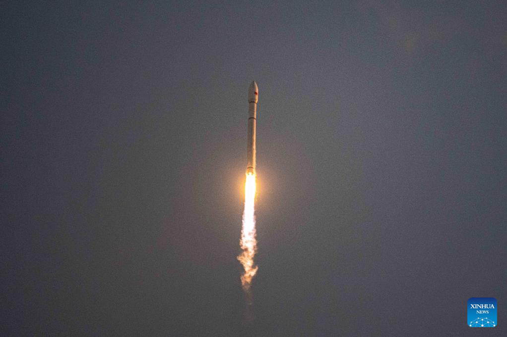 China lanza nuevo grupo de satélites de internet