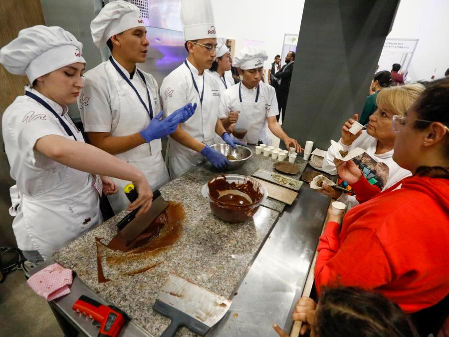 Ecuador fija en 482 dólares el salario mínimo mensual para 2026