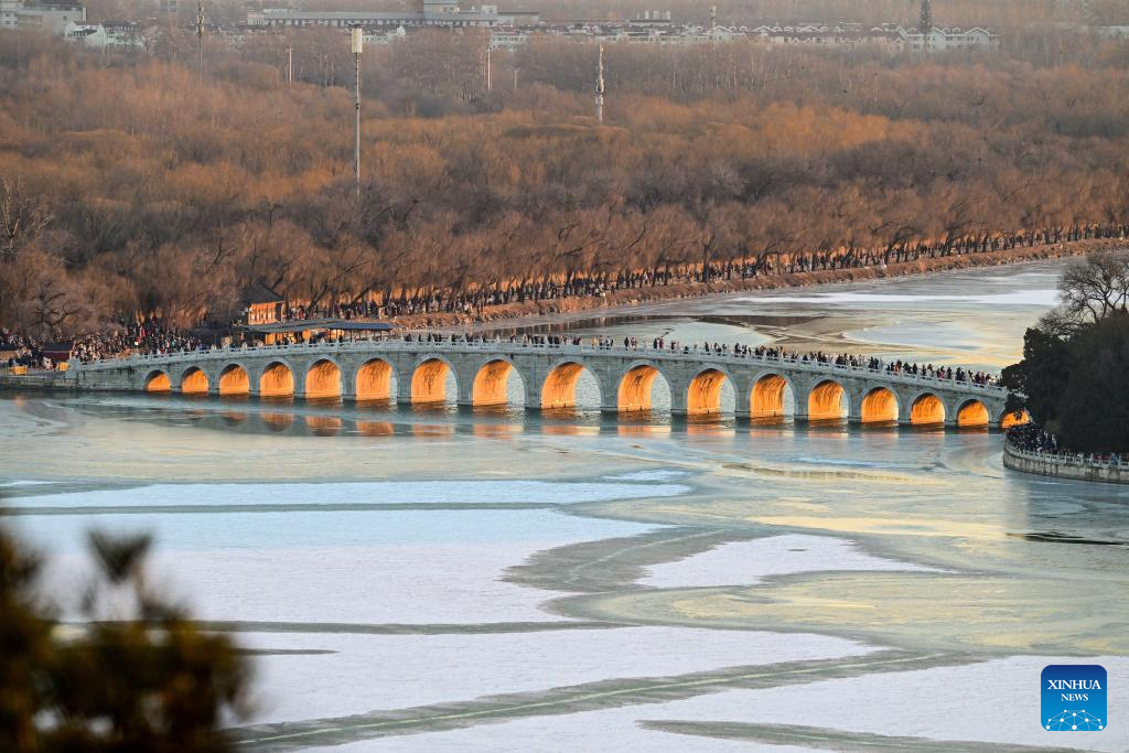 Paisaje invernal del Palacio de Verano en Beijing