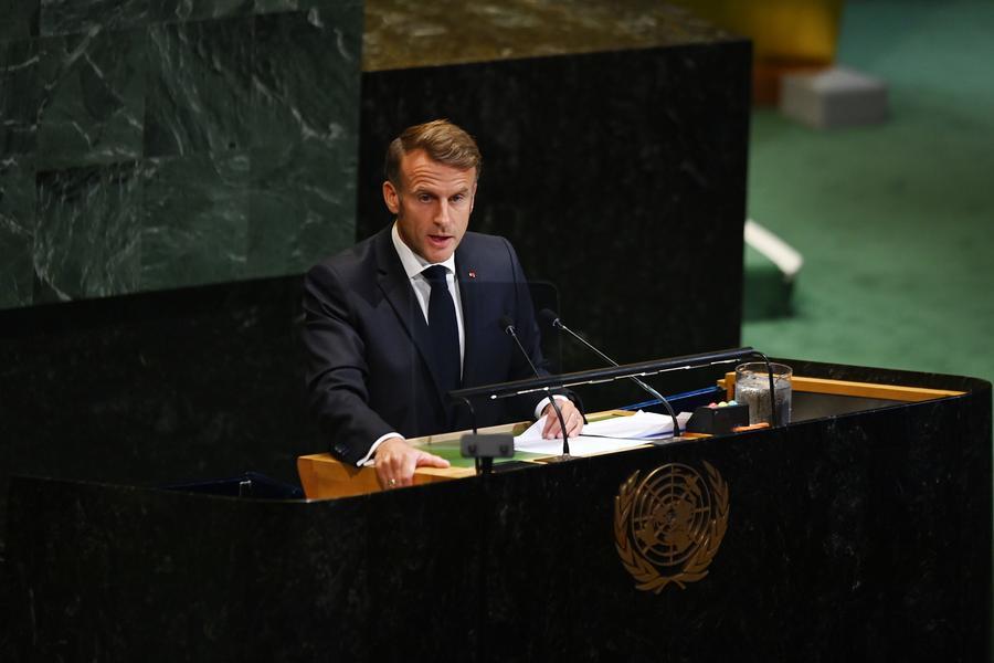 Cae índice de aprobación de Macron a nivel récord, muestra encuesta