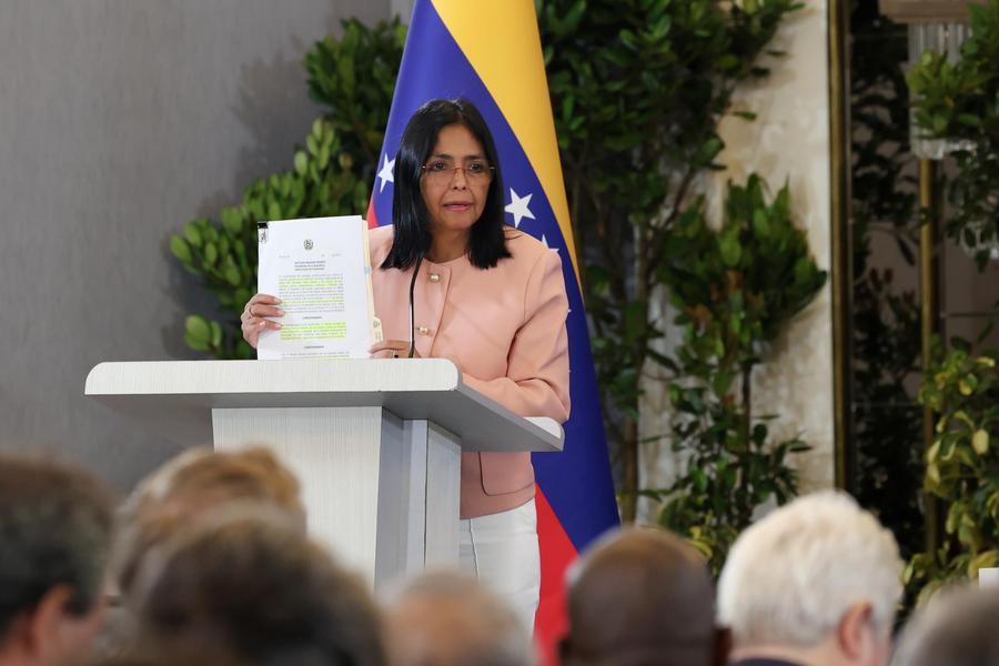 Imagen de archivo proveída por la Asamblea Nacional de Venezuela del 29 de septiembre de 2025 de la vicepresidenta venezolana, Delcy Rodríguez, hablando en una reunión del Consejo Nacional por la Soberanía y la Paz, en Caracas, Venezuela. (Xinhua/Asamblea Nacional de Venezuela)