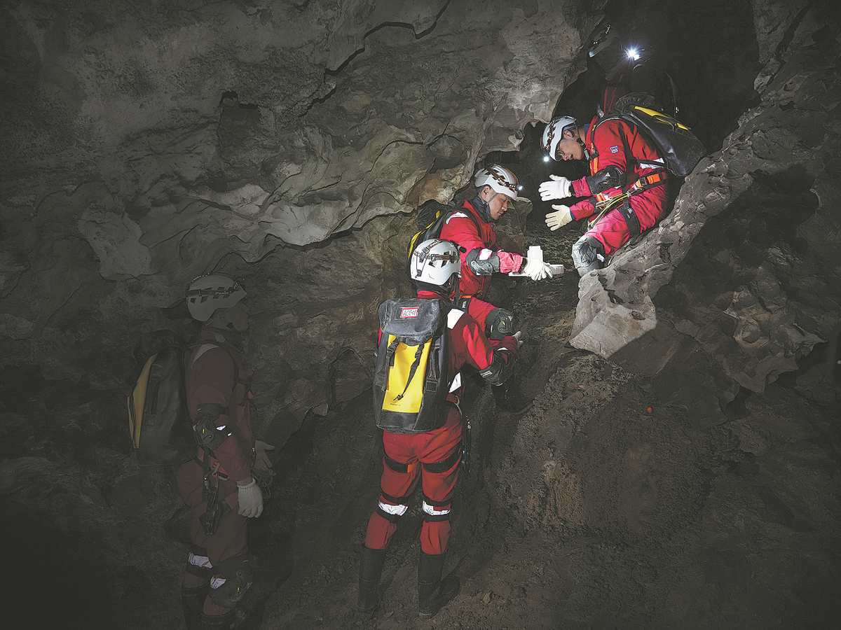 Los astronautas completan su primer entrenamiento en cuevas