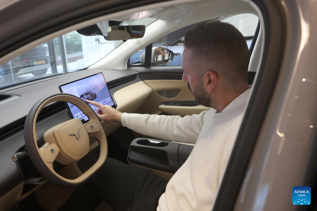 Fabricante chino lanza nuevo modelo de automóvil eléctrico de Hongqi en Israel