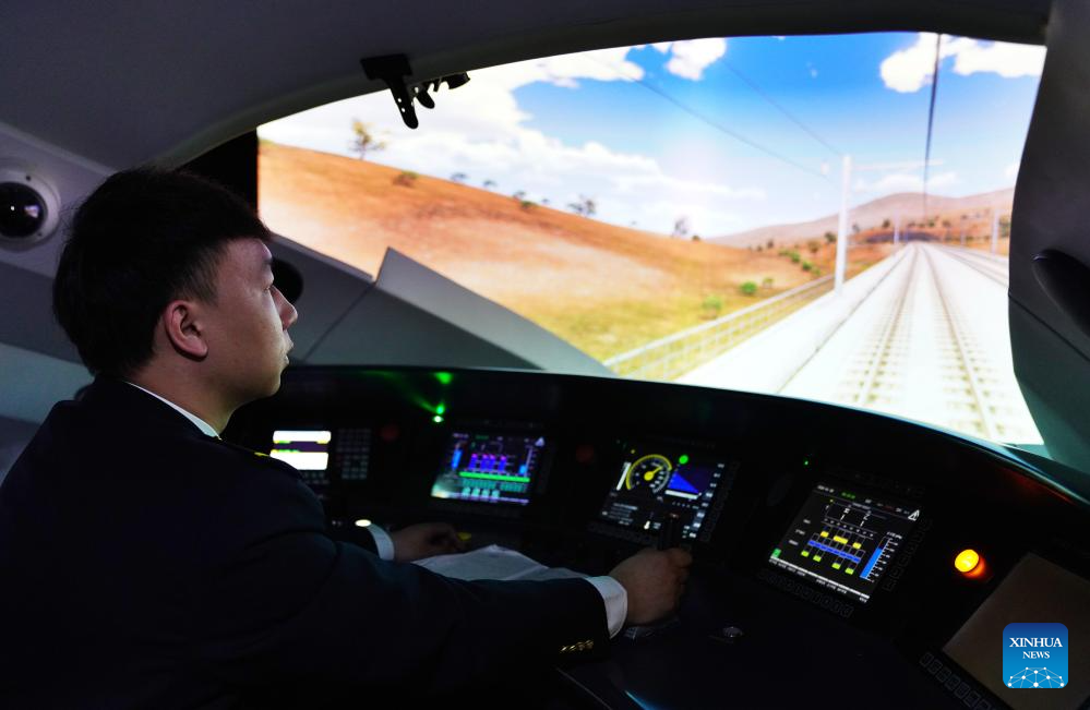 Personal de trenes de alta velocidad de Beijing inmerso en intensos preparativos para temporada alta de viajes por el Festival de la Primavera