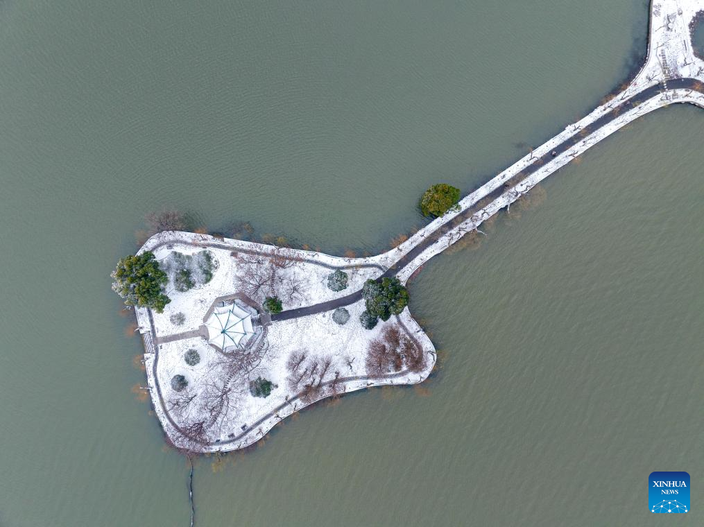 China toma medidas para responder a nevadas generalizadas y descensos de temperatura