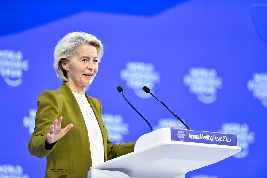 La presidenta de la Comisión Europea, Ursula von der Leyen, habla en la reunión anual del Foro Económico Mundial, en Davos, Suiza, el 20 de enero de 2026. (Xinhua/Lian Yi) 