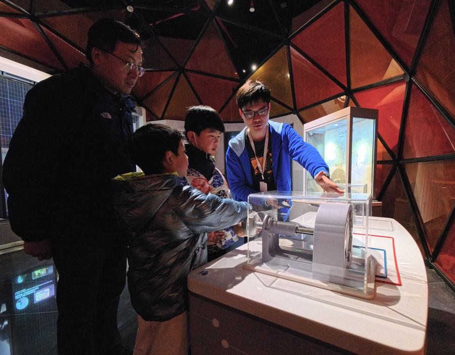 China reporta creciente inversión en divulgación de ciencia en 2024