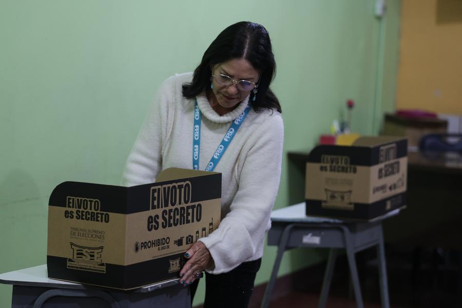 Inician las elecciones presidenciales y legislativas en Costa Rica
