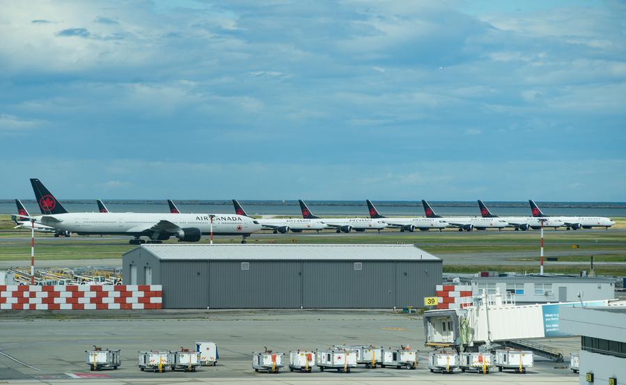 Imagen del 16 de agosto de 2025 de aviones de Air Canada, estacionados en la pista del Aeropuerto Internacional de Vancouver, en Richmond, Columbia Británica, Canadá. (Xinhua/Liang Sen)