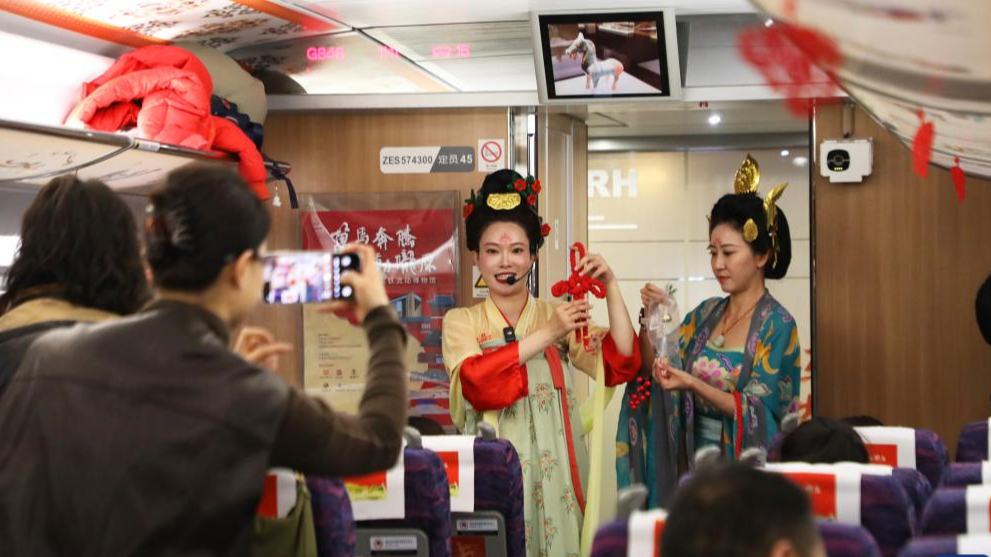 Tren de historia: Gansu de China lanza experiencia cultural durante fiesta de primavera