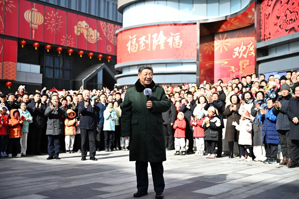 Xi visita a residentes de Beijing previo a la Fiesta de la Primavera y transmite sus mejores deseos a todos los chinos