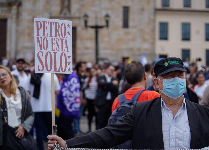 Presidente de Colombia denuncia amenaza de atentado en su contra