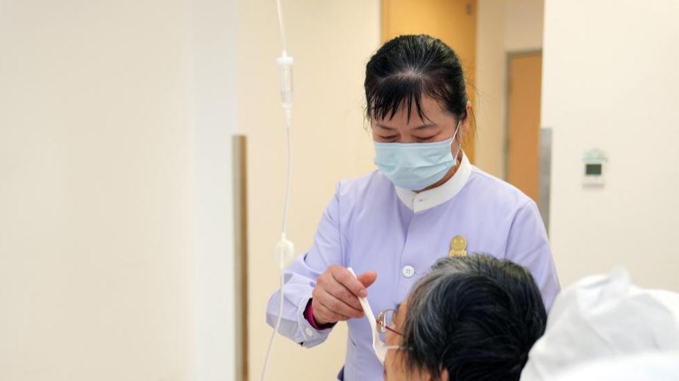 Hospitales chinos ponen a prueba servicios de cuidado "sin acompañante"