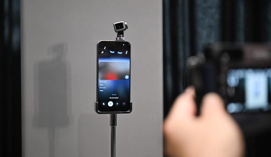 Empresa tecnológica china presenta primer "Robot Phone"