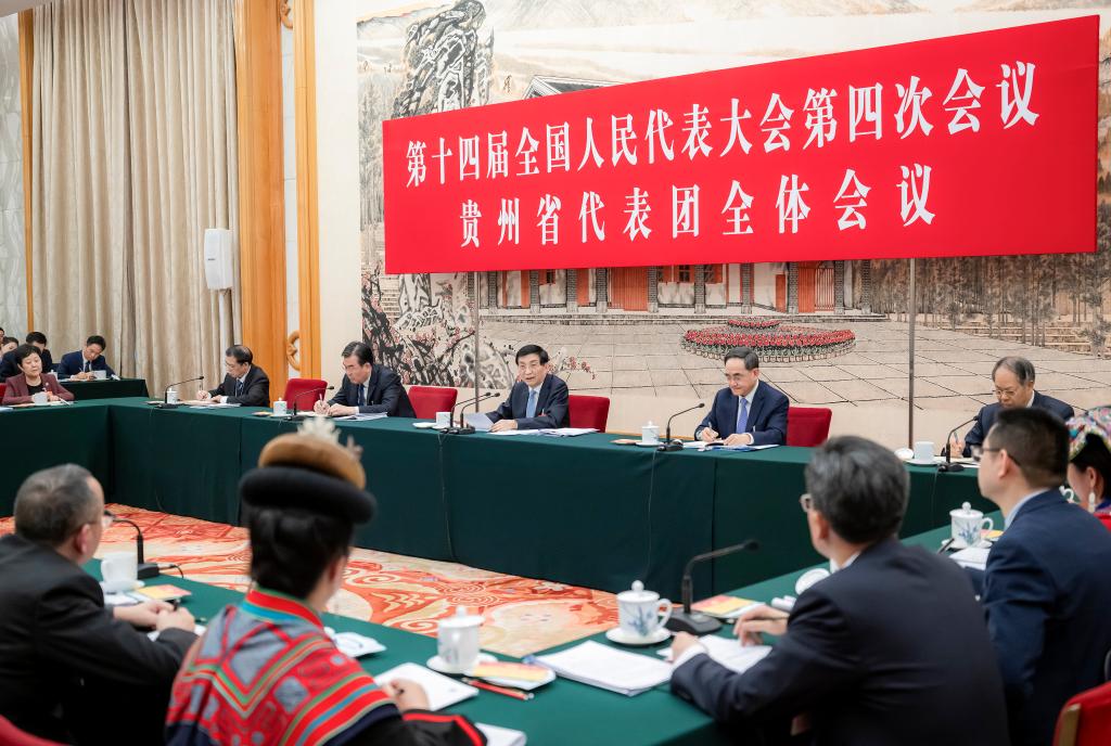 Líderes chinos asisten a deliberaciones en sesión legislativa anual