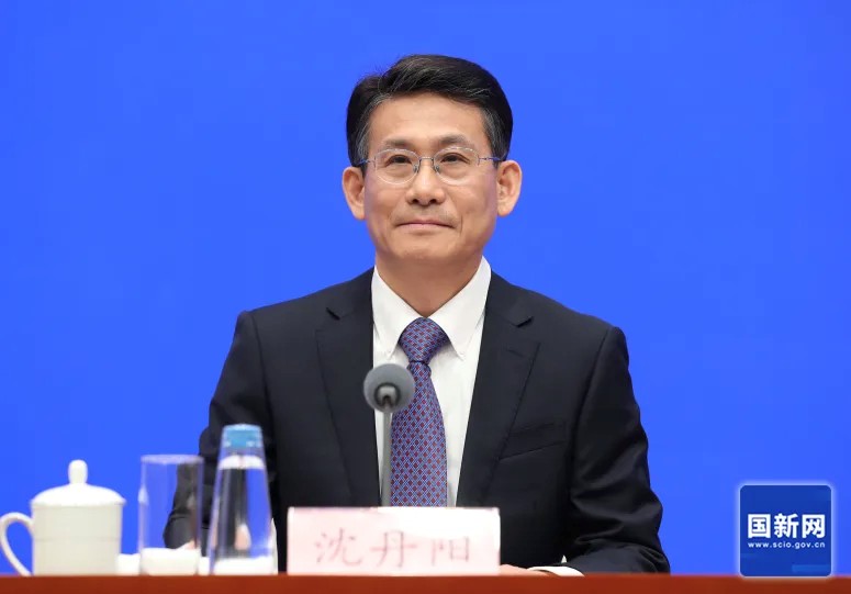 Shen Danyang, jefe del equipo de redacción del Informe sobre la Labor del Gobierno y director de la Oficina de Investigación del Consejo de Estado, asiste a una conferencia de prensa sobre el Informe de Trabajo del Gobierno 2026, organizada por la Oficina de Información del Consejo de Estado (SCIO) en Beijing, 5 de marzo del 2026. (Foto: Xu Xiang/ China SCIO)