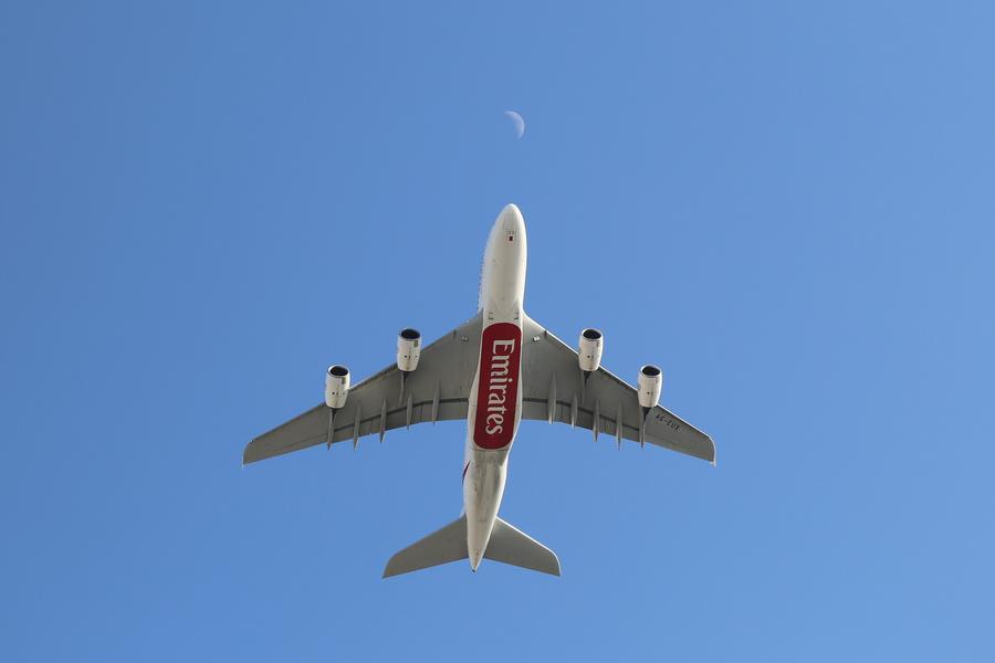 Aerolínea Emirates suspende vuelos desde y hacia Dubái