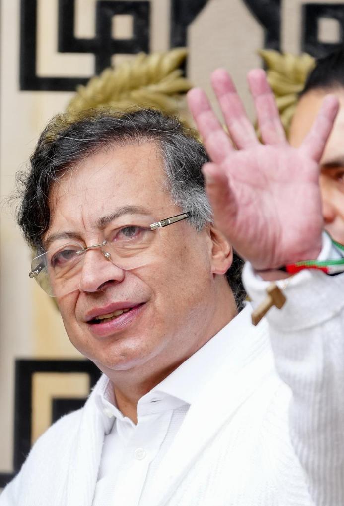 Presidente colombiano habla con líderes de Medio Oriente en búsqueda de la paz