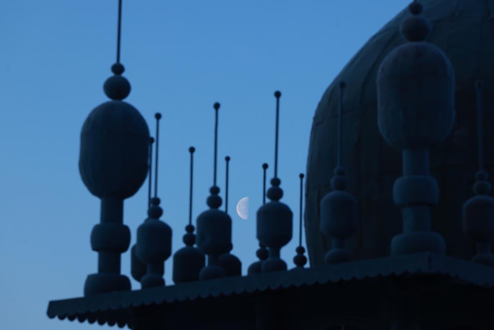 El cuarto menguante más pequeño de 2026: La luna vista en noreste de China