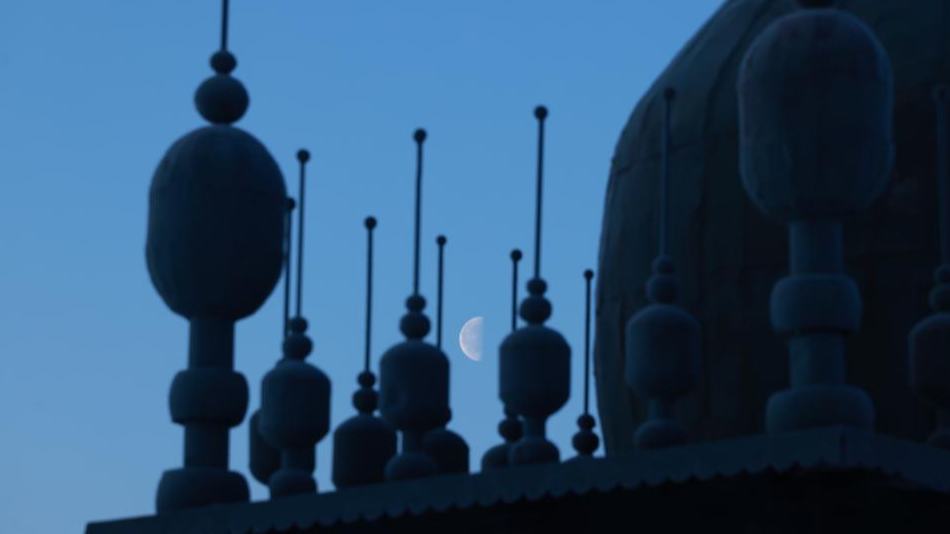 El cuarto menguante más pequeño de 2026: La luna vista en noreste de China