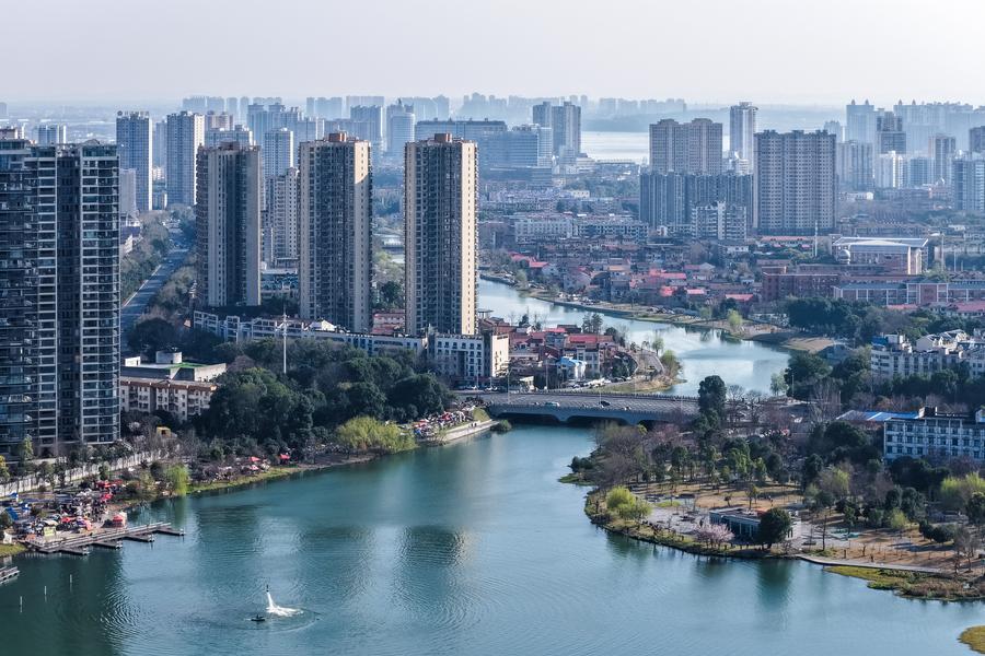 Caída de precios de la vivienda en China cede en febrero